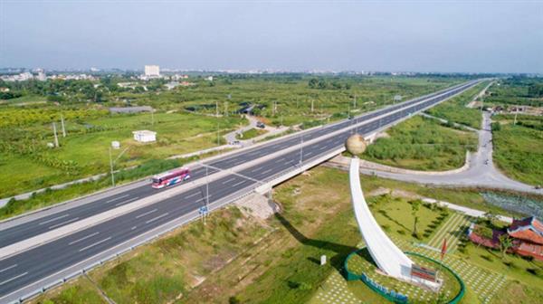 Bộ Giao thông vận tải đề xuất phân cấp UBND cấp tỉnh chịu trách nhiệm phê duyệt phương án, điều chỉnh phương án tổ chức giao thông trên đường cao tốc thuộc phạm vi quản lý Bộ Giao thông vận tải đề xuất phân cấp UBND cấp tỉnh chịu trách nhiệm phê duyệt phương án, điều chỉnh phương án tổ chức giao thông trên đường cao tốc thuộc phạm vi quản lý